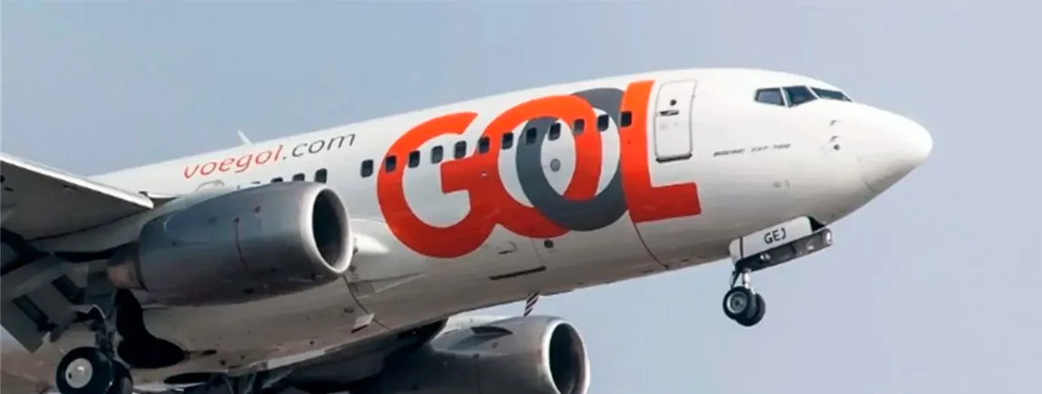 Avião da Gol decolando